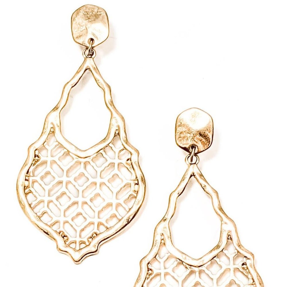 THE LUXE HAVEN Ava Earrings, Gold